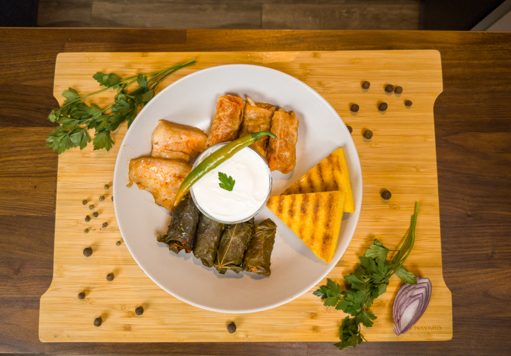 S1E06: Sarmale (stuffed cabbage & vine leaves rolls)